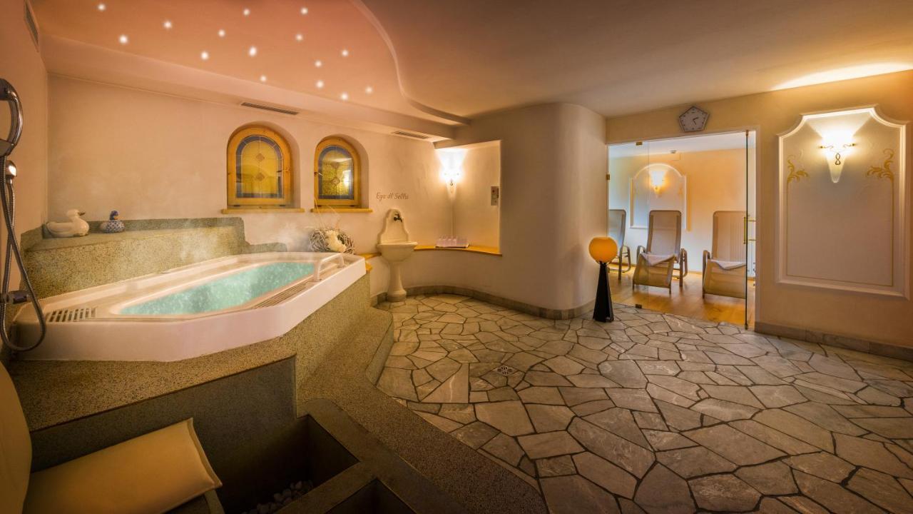 Hotel Armin Selva di Val Gardena Exteriör bild